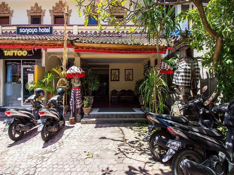 Hotel Sanjaya Managed By Tinggal Кута Экстерьер фото